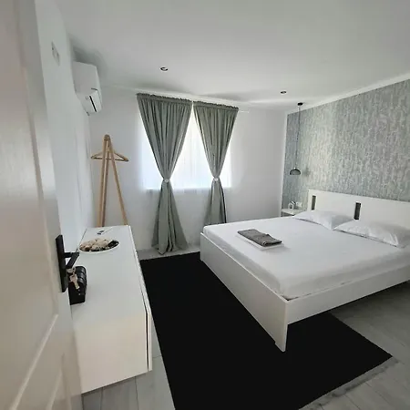 Anatoli Appartement *